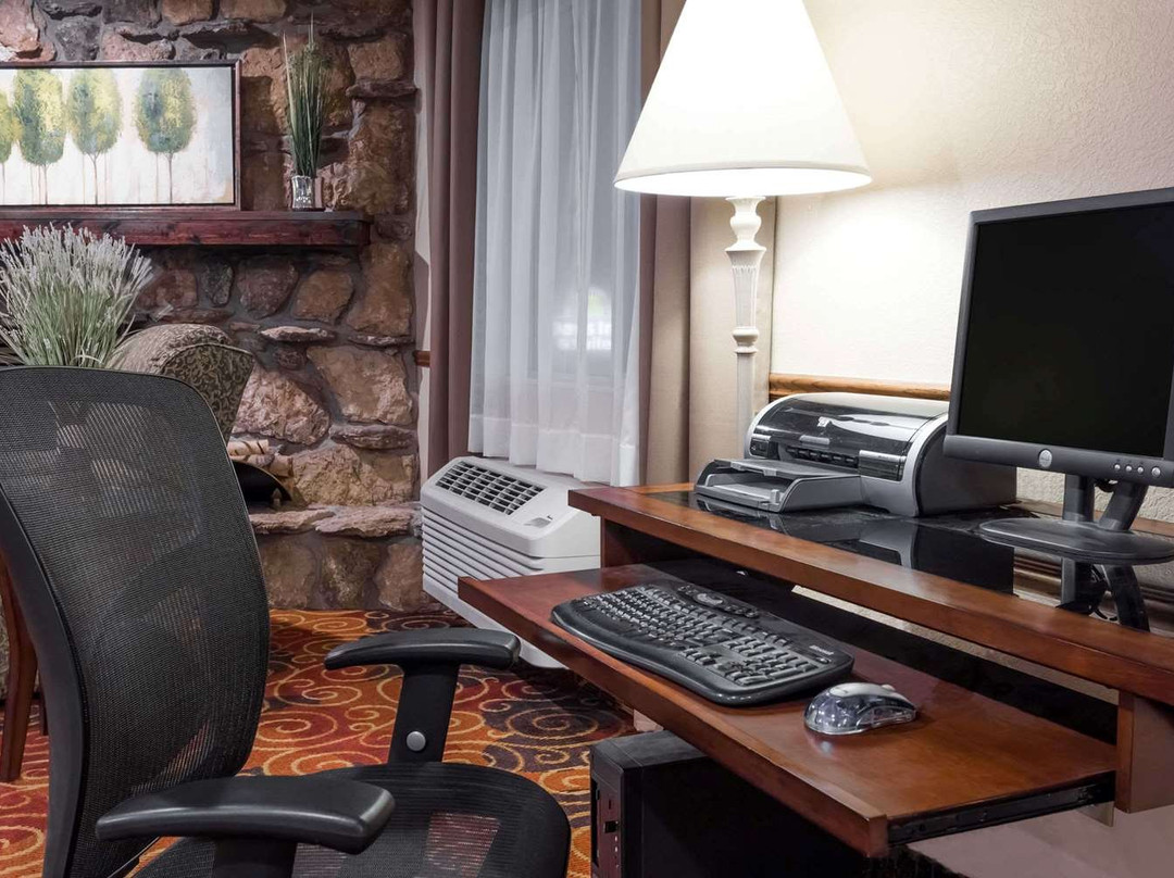 Days Inn & Suites by Wyndham Kaukauna WI主图