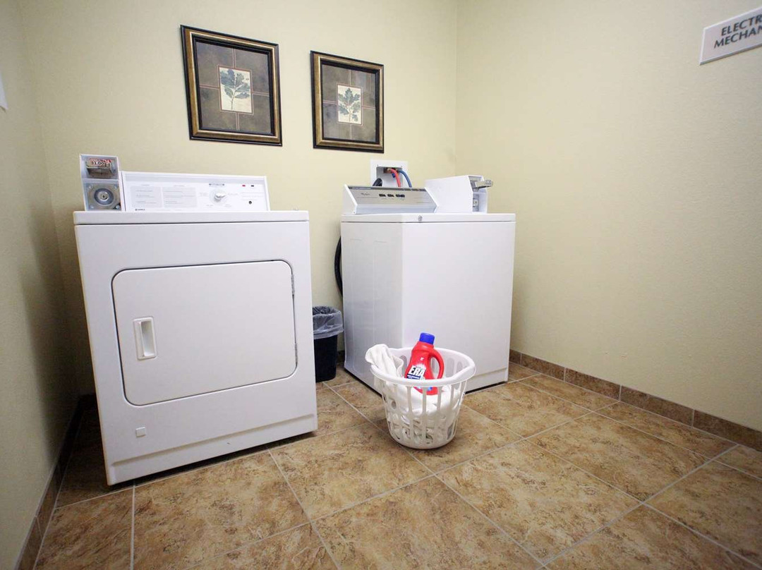 GrandStay Hotel & Suites Perham主图