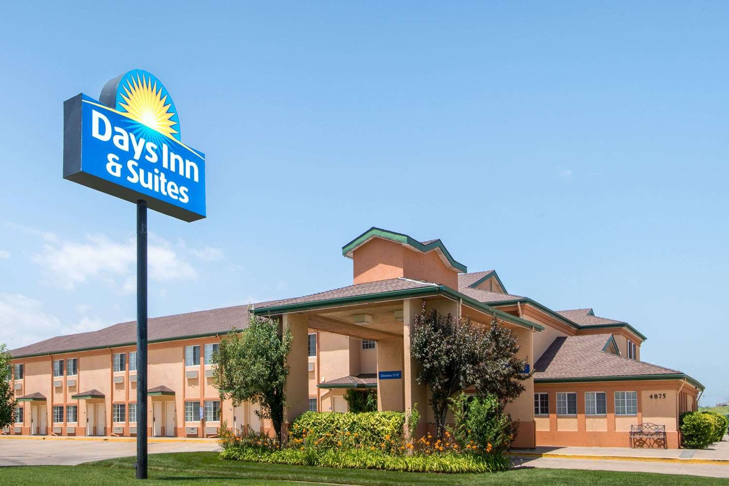 Days Inn & Suites by Wyndham Wichita-官方