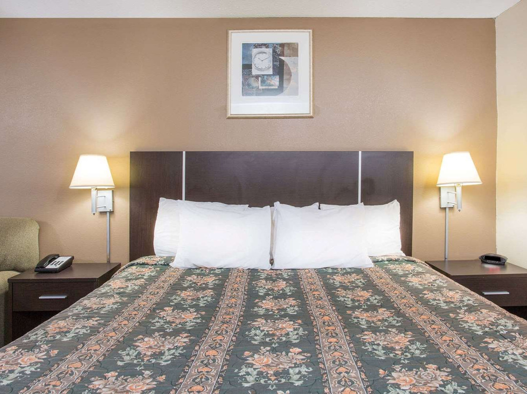 红屋顶酒店罗金厄姆主图