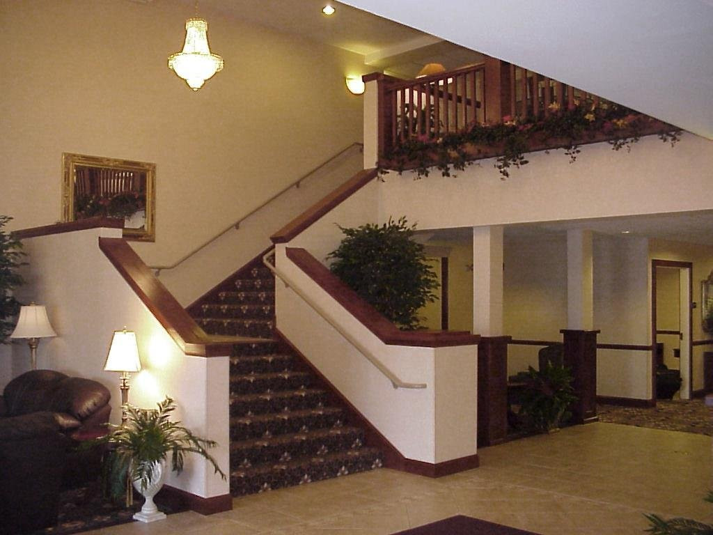 The Plaza Hotel & Suites主图