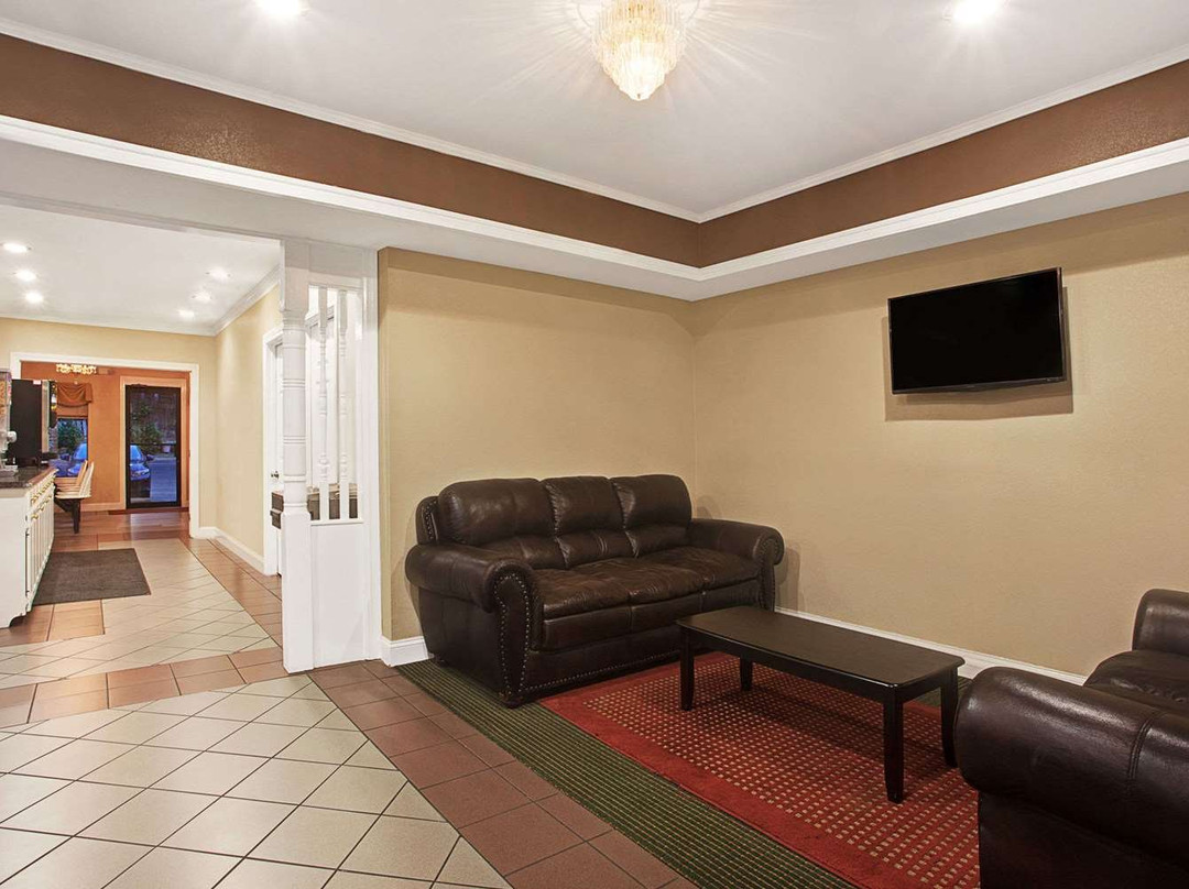 Super 8 by Wyndham Pearl/Jackson/East主图