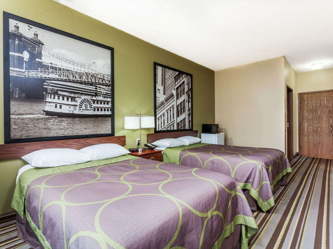 Super 8 by Wyndham la Grange KY主图