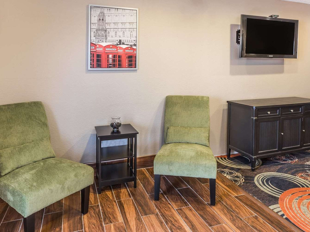 Super 8 by Wyndham Janesville主图