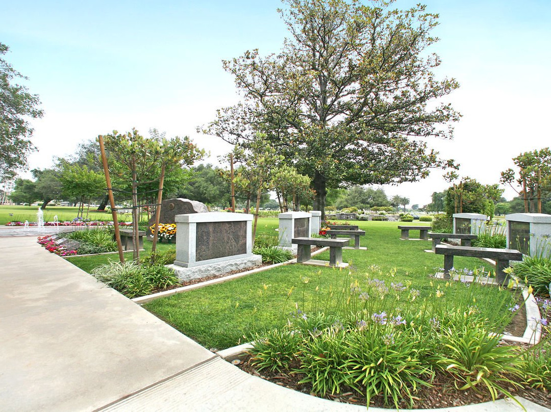 Oakdale Mortuary & Memorial Park-Glendora必去景点