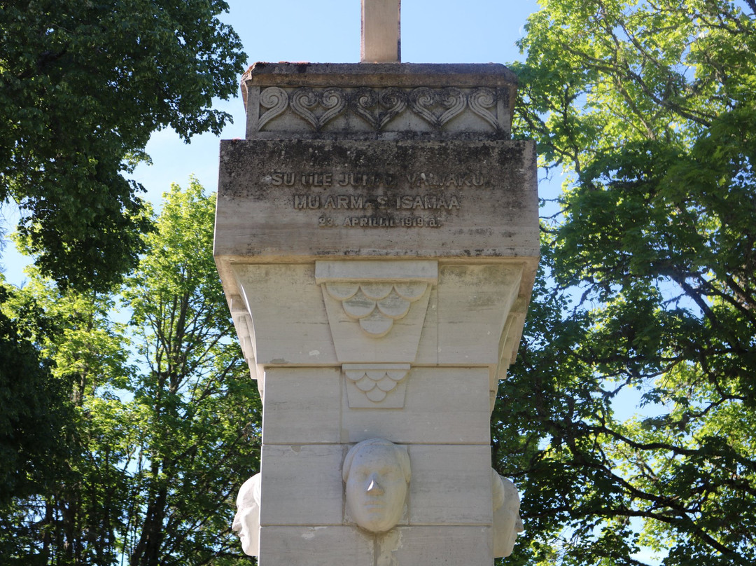 Freedom Monument-Rapla必去景点