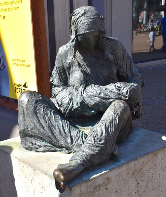 Madonna Sculpture - Christian Lemmerz-霍尔森斯必去景点