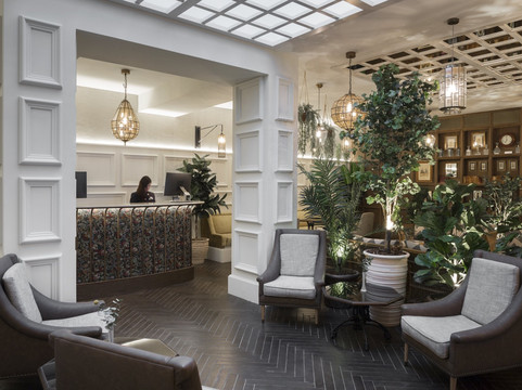 珀蒂宫艺术画廊酒店主图