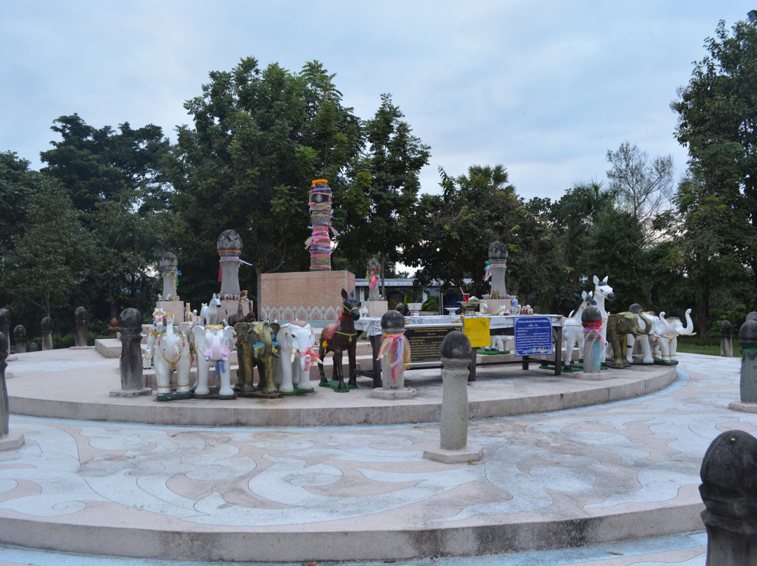The Navel City Pillar of Chiang Rai景点图片