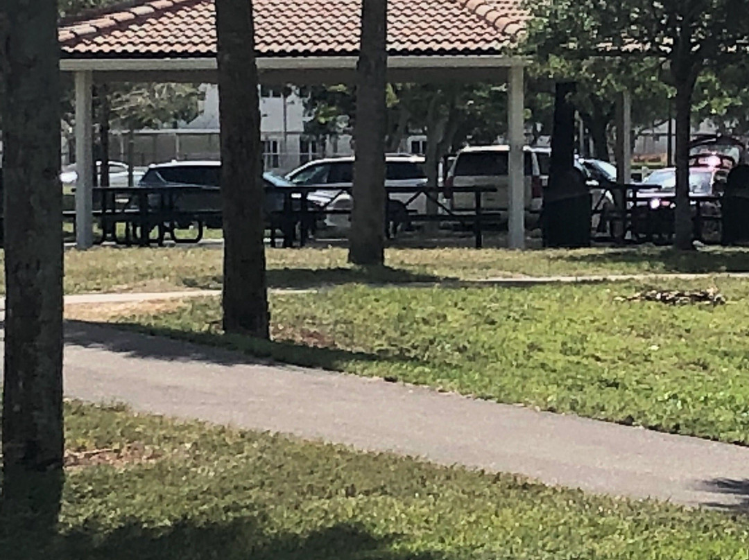 Betti Stradling Park-科勒尔斯普林斯必去景点