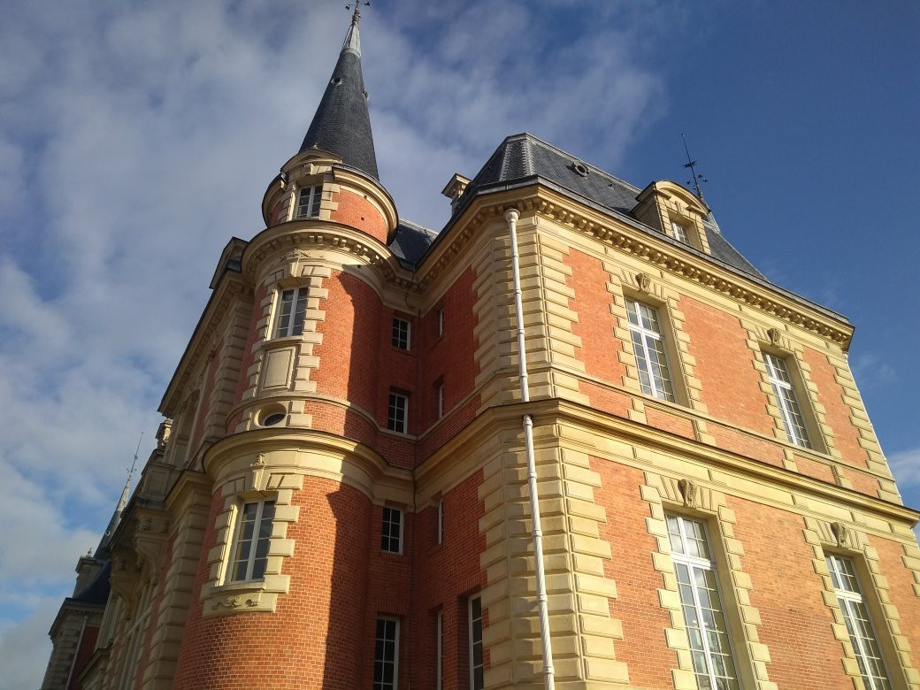 Campus Serge Kampf Les Fontaines主图