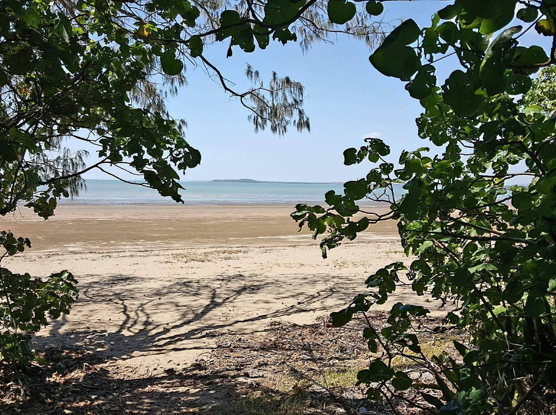 Armstrong Beach景点图片