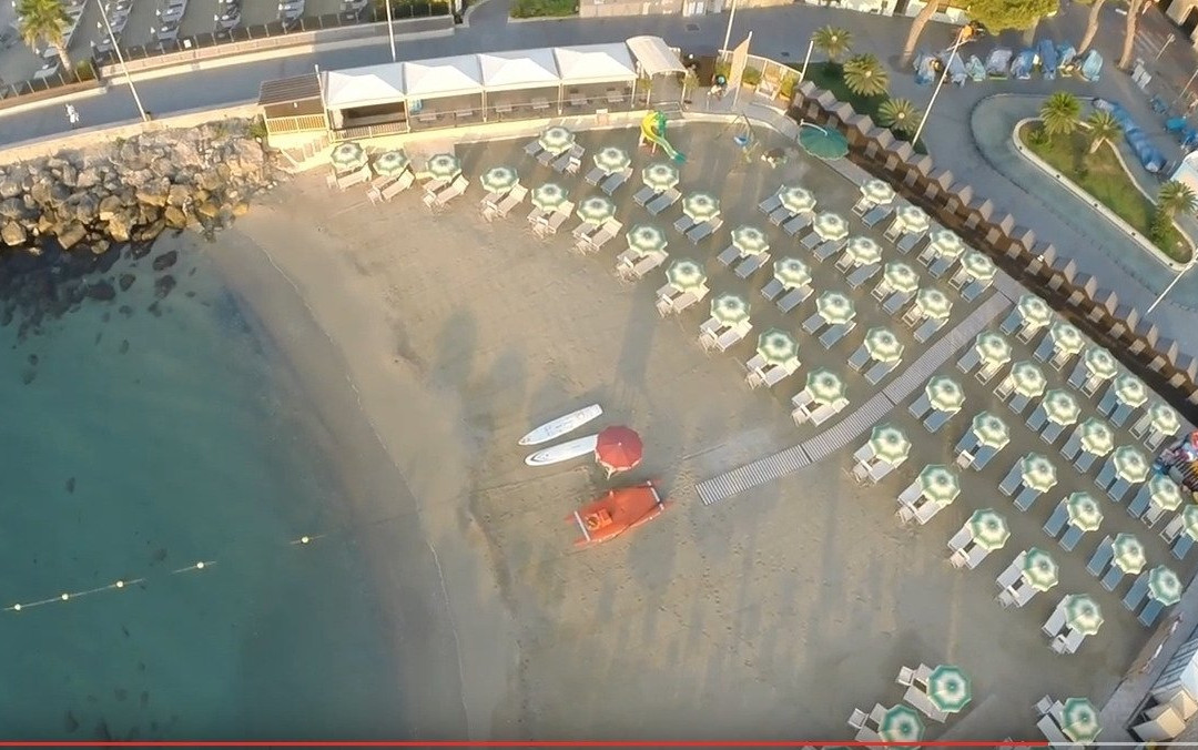 Il Cavallino Bianco Beach-洛阿诺必去景点
