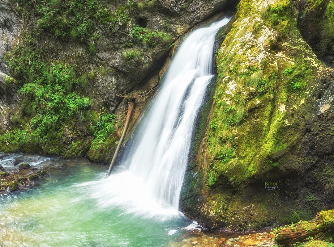 Evantai Waterfall景点图片