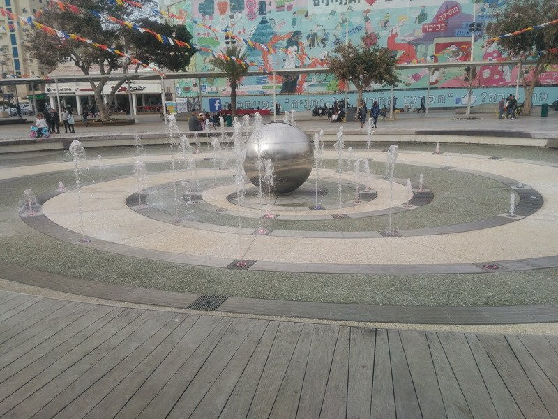 Inter Active Atzmaut Square景点图片