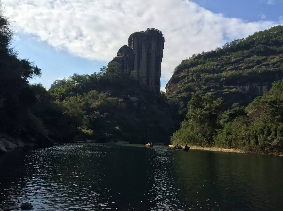 虎啸岩景点图片