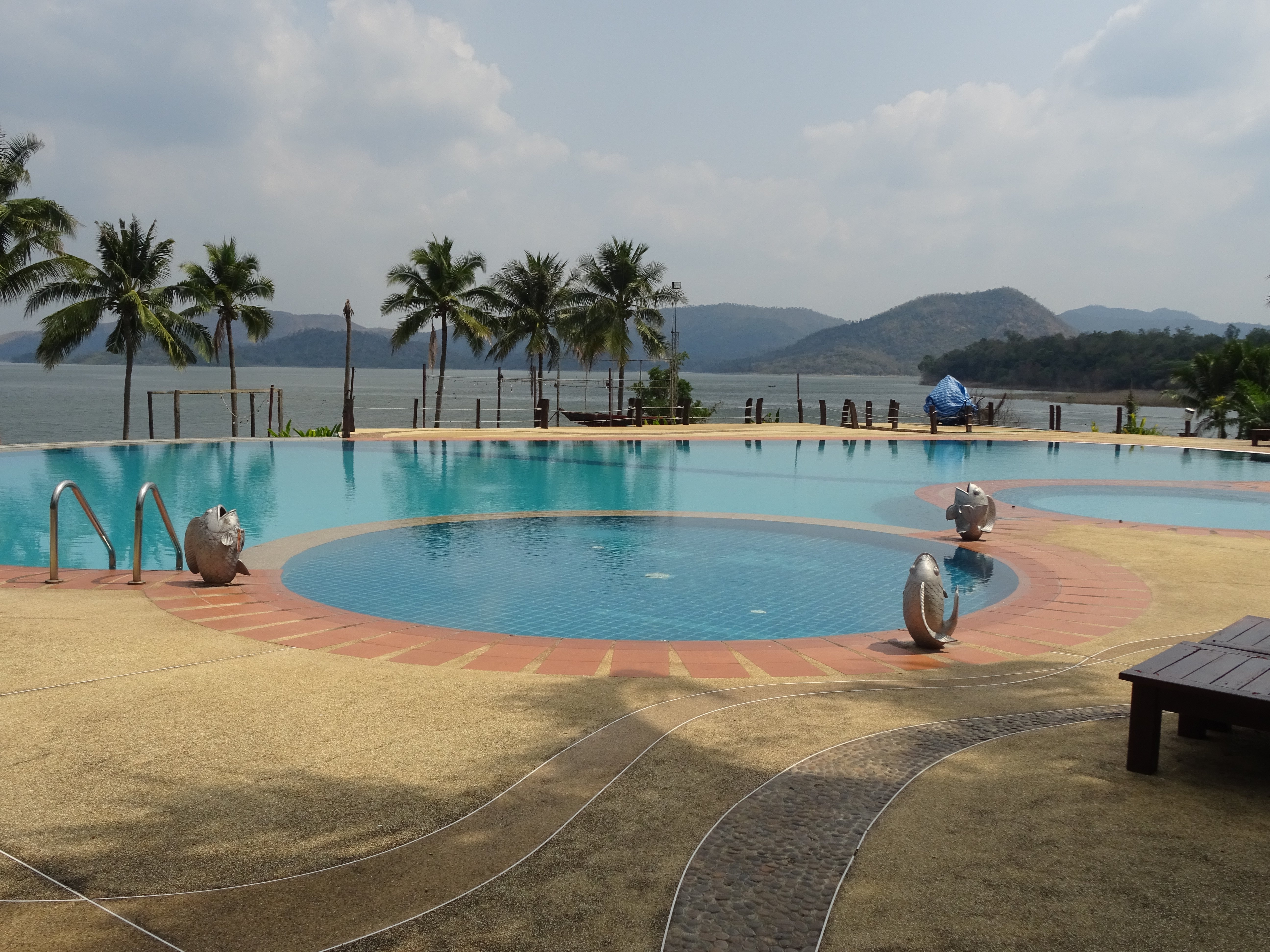 碧差汶府船屋天堂度假村-泳池