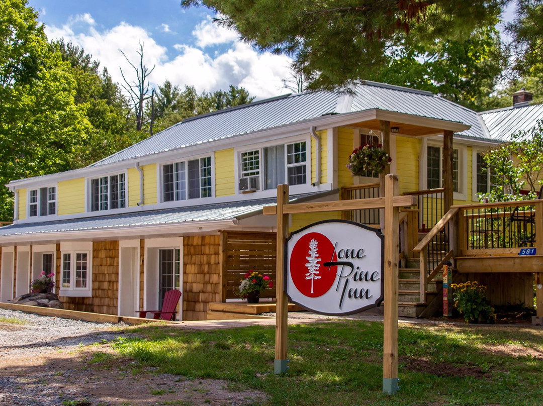Lone Pine Inn