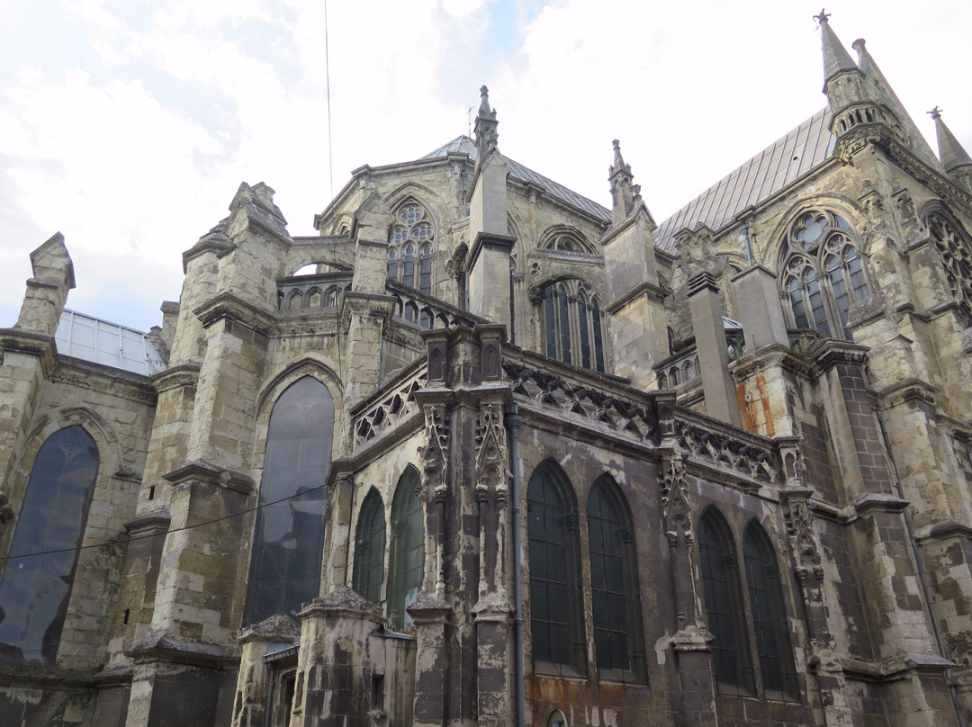 Basilique Notre-Dame-du-Saint-Cordon景点图片