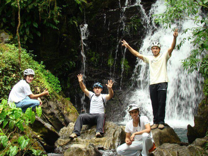 Cachoeira Arapongas-Apiai必去景点