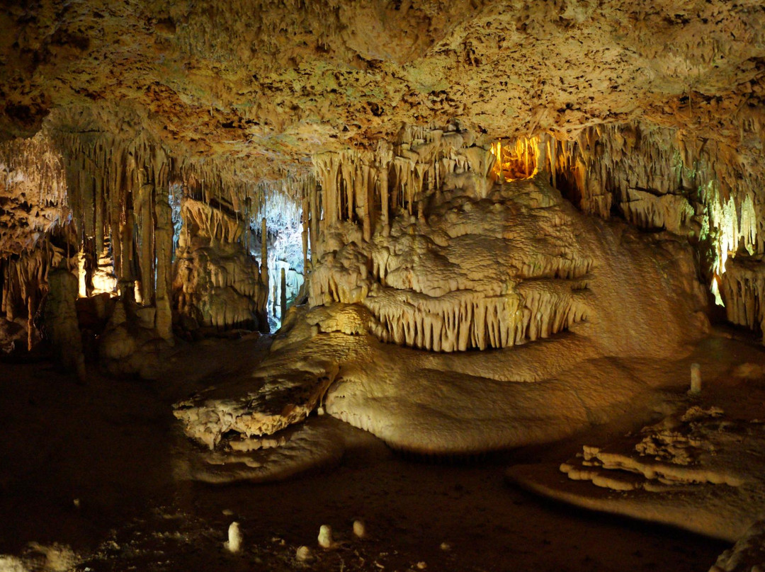 Cuevas de Genova景点图片