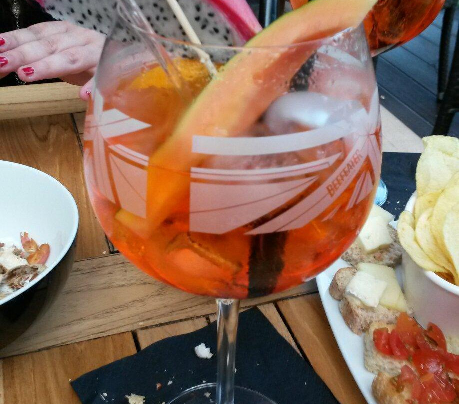 Moma Bar