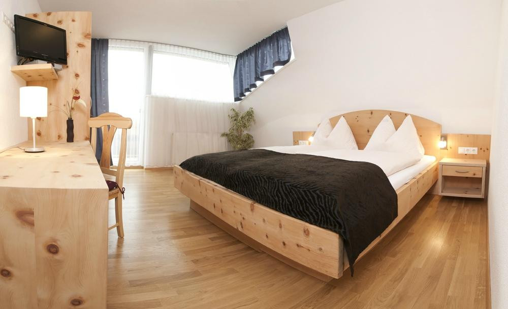 Oberperfuss酒店住宿-Hotel Kleissl