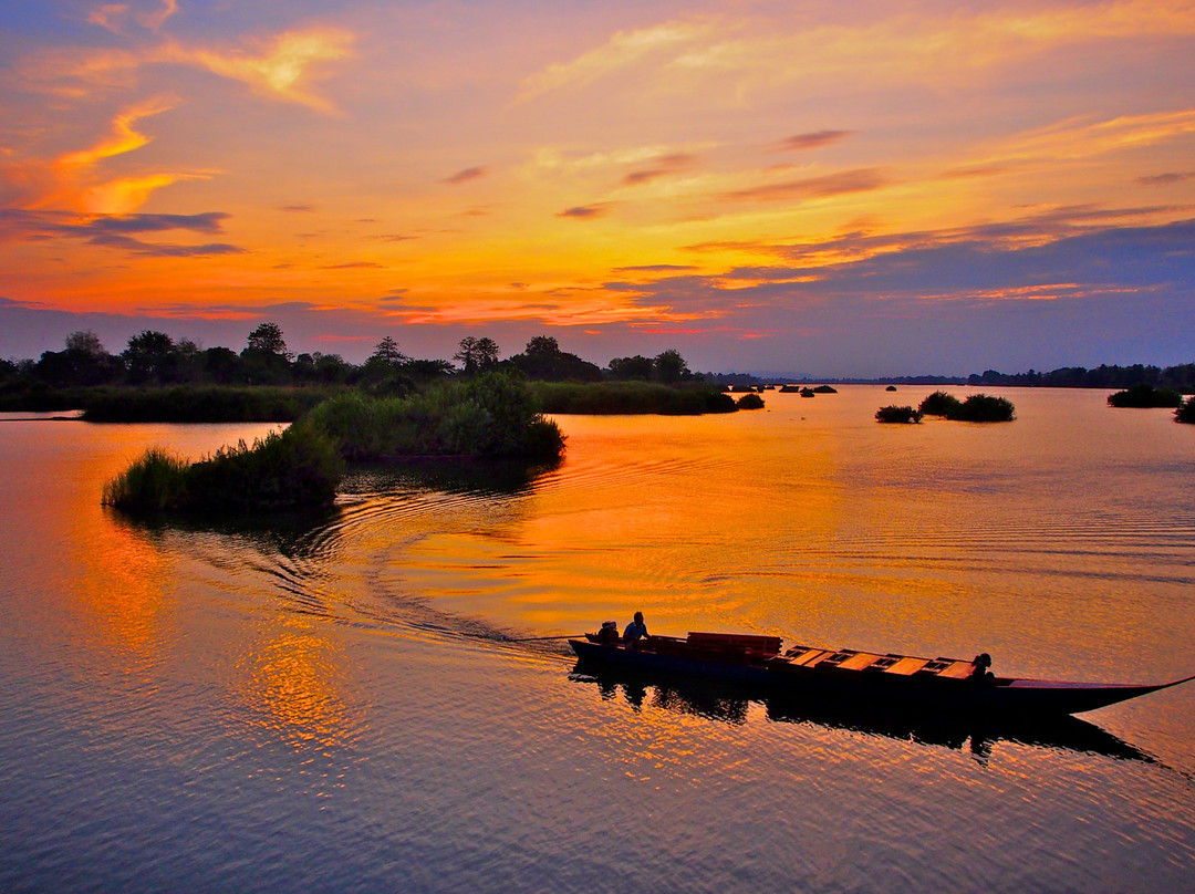 Happy Bar Boat Trips-东德岛必去景点