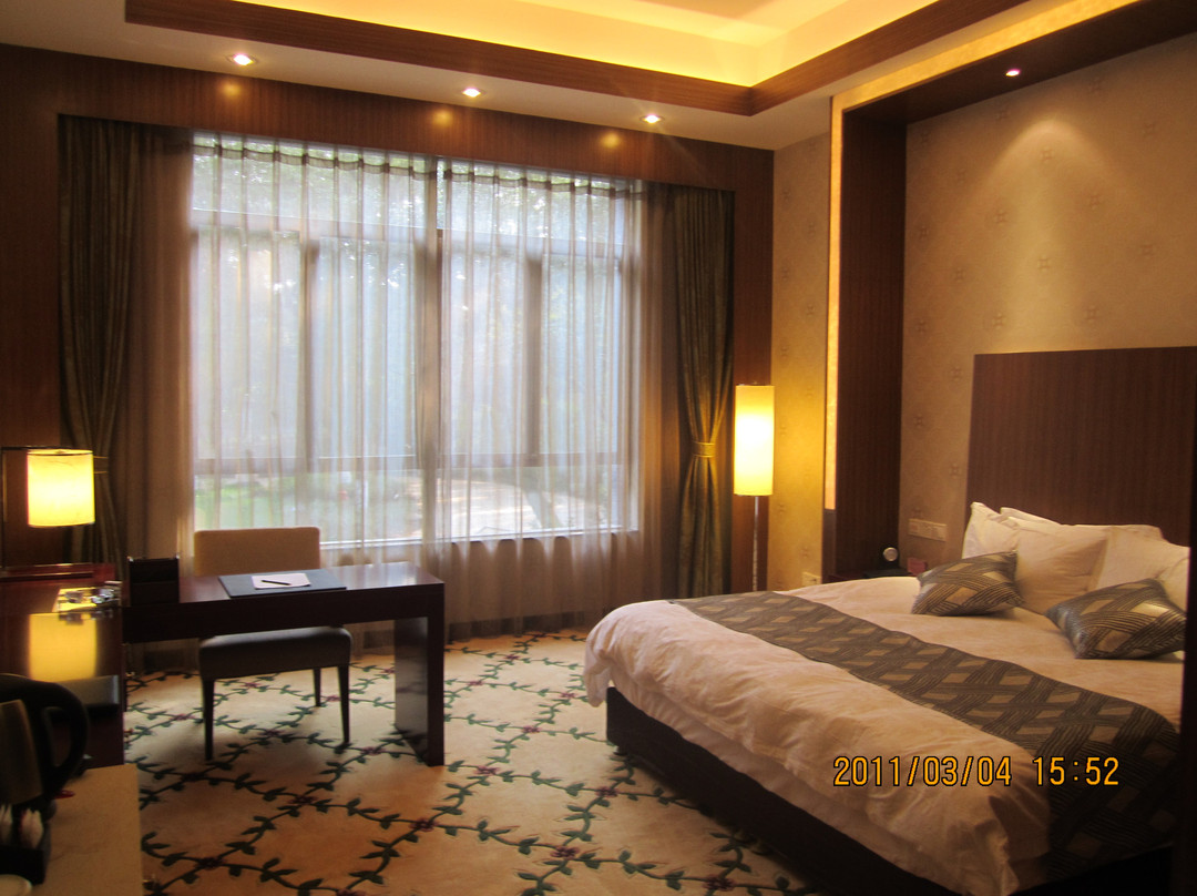 翠林高尔夫度假酒店主图