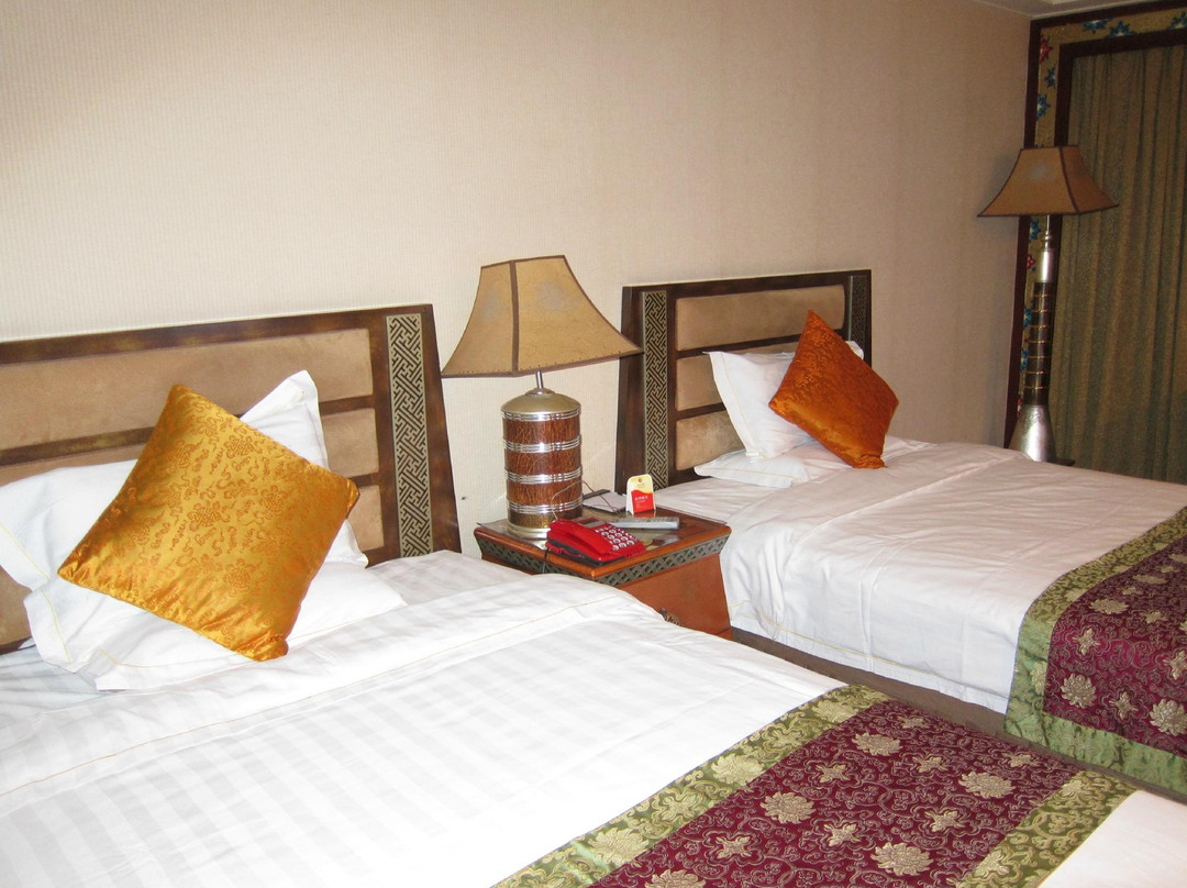 嘉绒大酒店主图