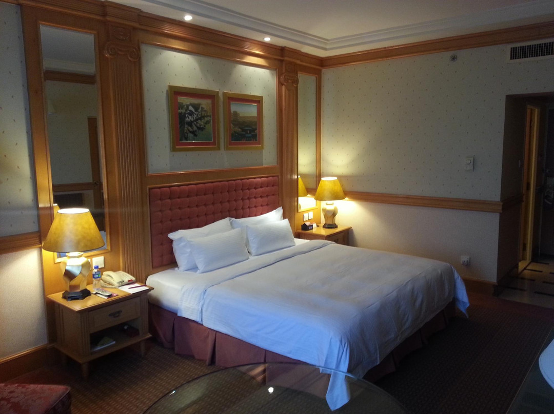 上海银星皇冠假日酒店主图