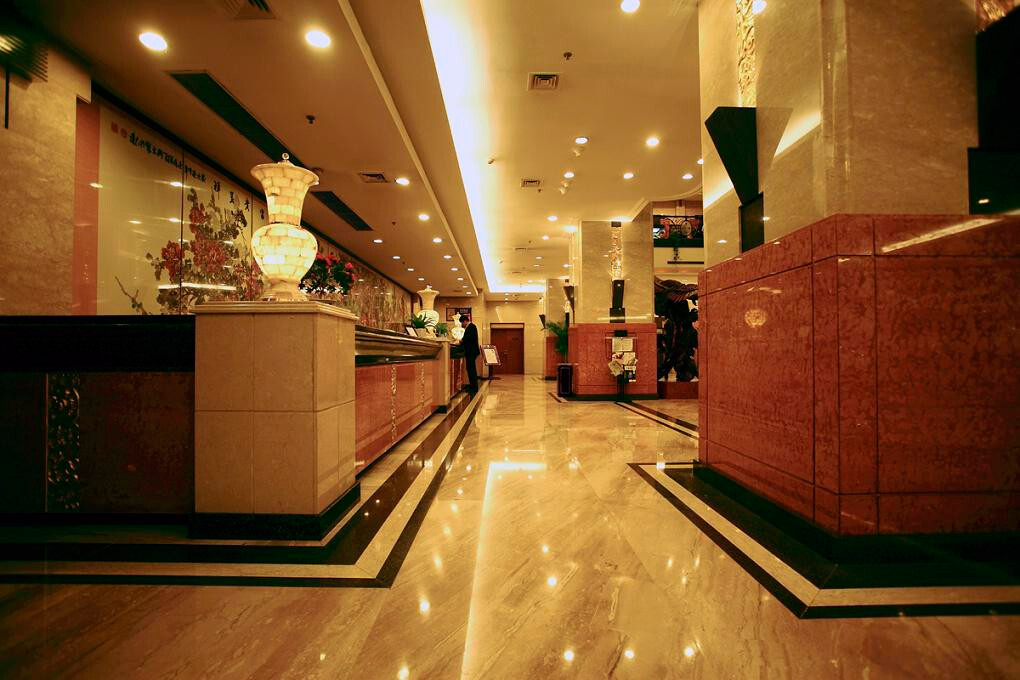 大连昱圣苑国际酒店（罗斯福广场西安路地铁站店）主图