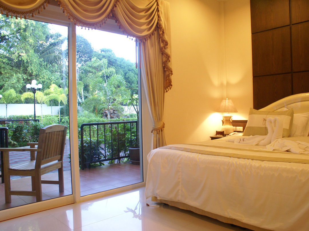 瑟琳尼莎酒店主图