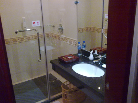 长春华天大酒店主图