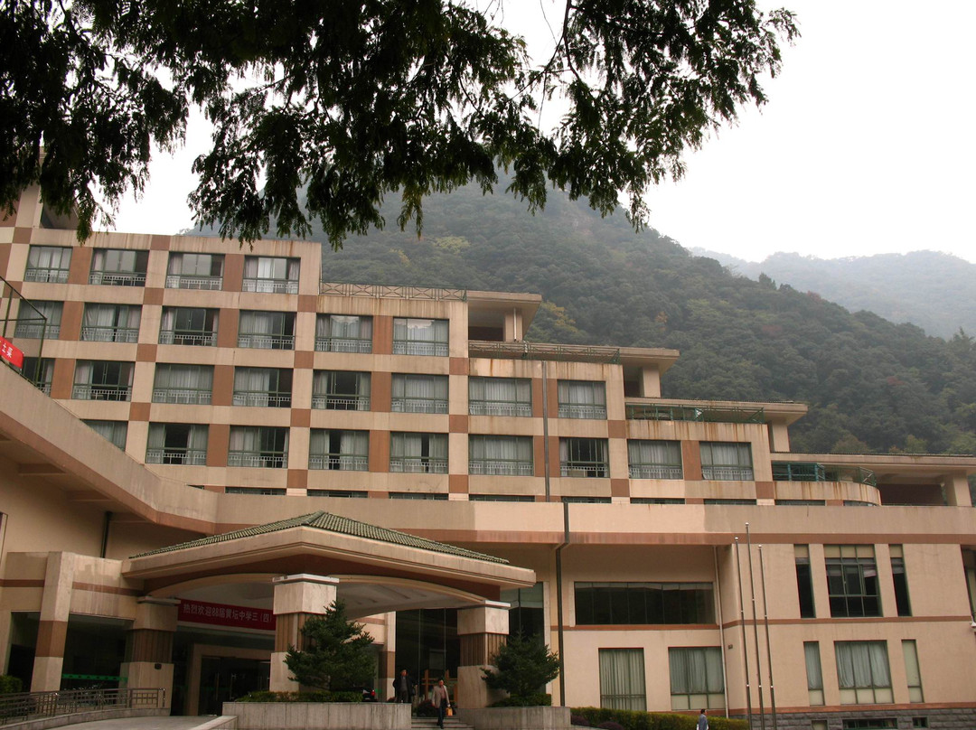 宁海天明山温泉大酒店主图