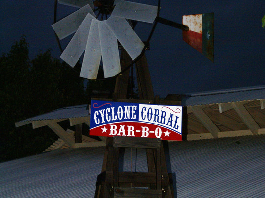 Rosebud餐馆和美食-Cyclone Corral BBQ