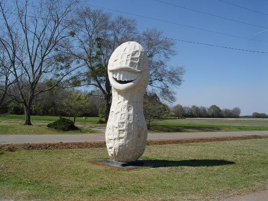 Jimmy Carter Peanut of Plains Statue-Plains必去景点
