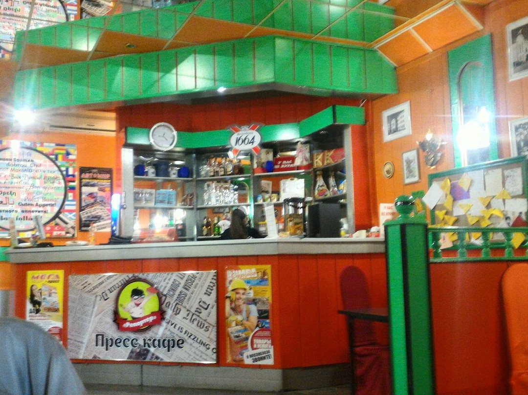 Press- Cafe Reporter