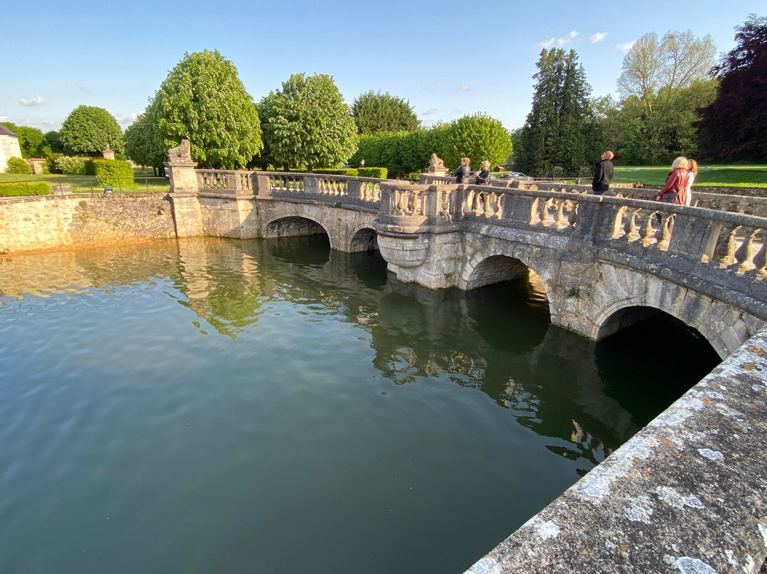 Le Château d'Étoges主图