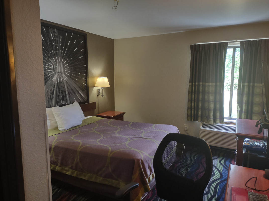 Super 8 by Wyndham Vincennes主图