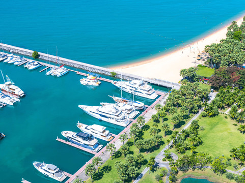 芭堤雅中天海洋码头酒店主图