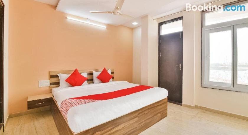 OYO 61373 Hotel Paradise