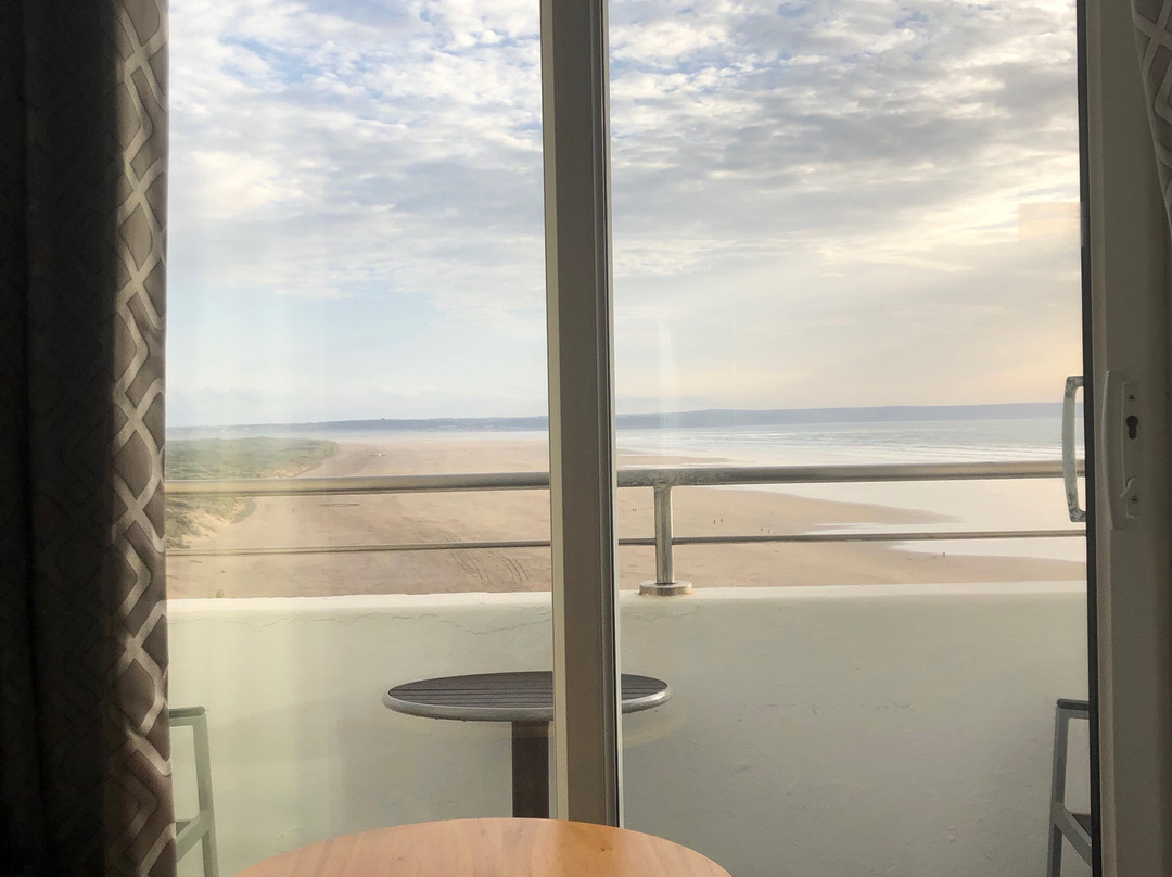 桑顿沙滩酒店主图