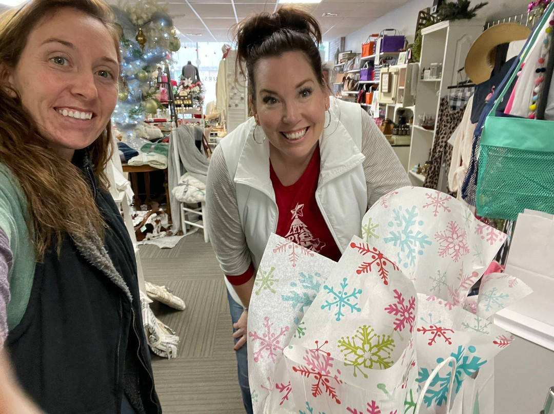 Forever Yours Embroidery & Gifts-Cassville必去景点