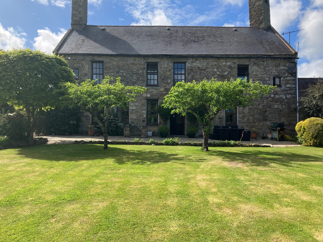 Pwllheli酒店住宿-Wern Fawr Manor Farm - B&B & Holiday Cottages