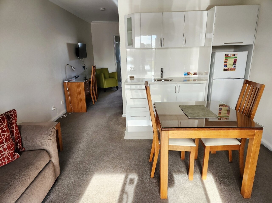 Red Earth Motel主图