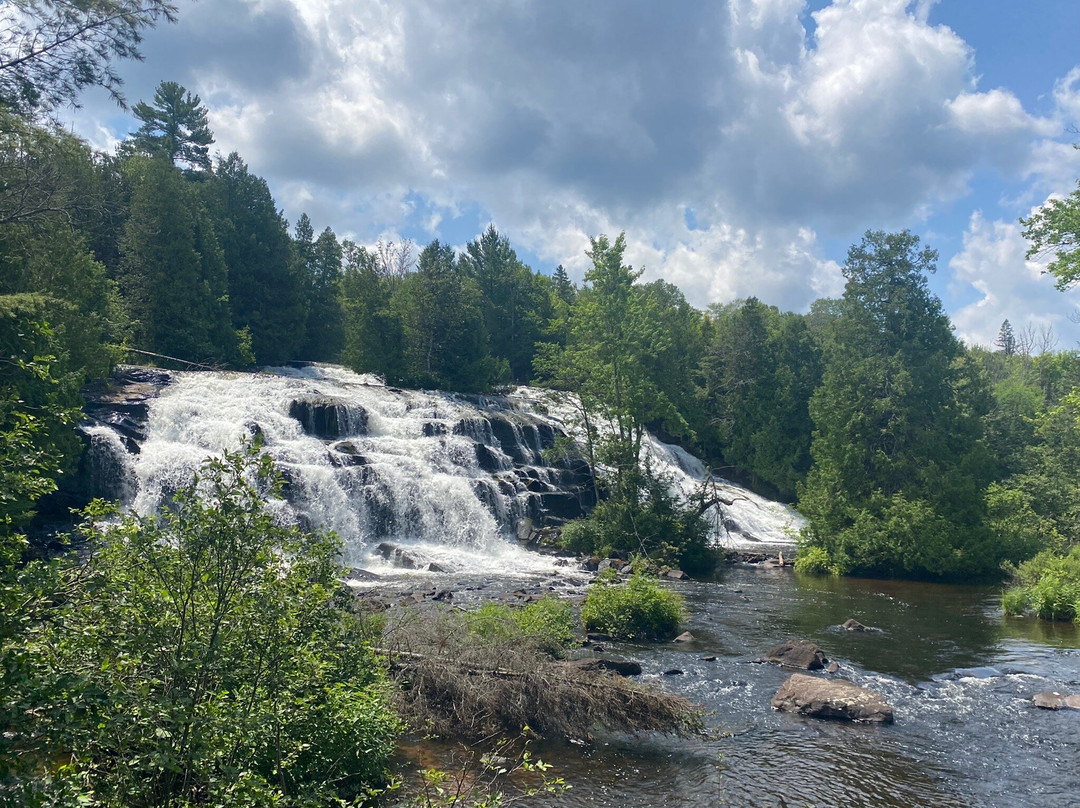 Bond Falls-昂托纳贡必去景点