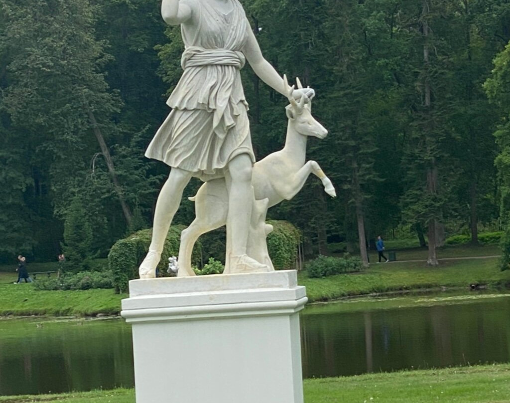 Sculpture Artemida S Lanyu-Lomonosov必去景点