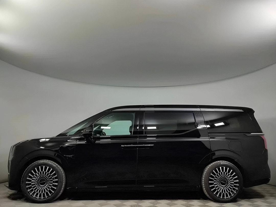 Rent Zeekr 009 with driver-莫斯科必去景点