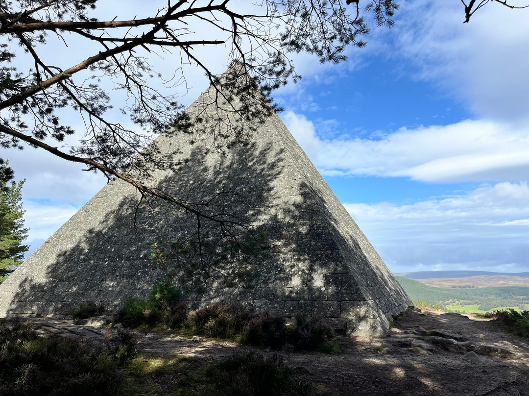 Prince Alberts Cairn-Crathie必去景点